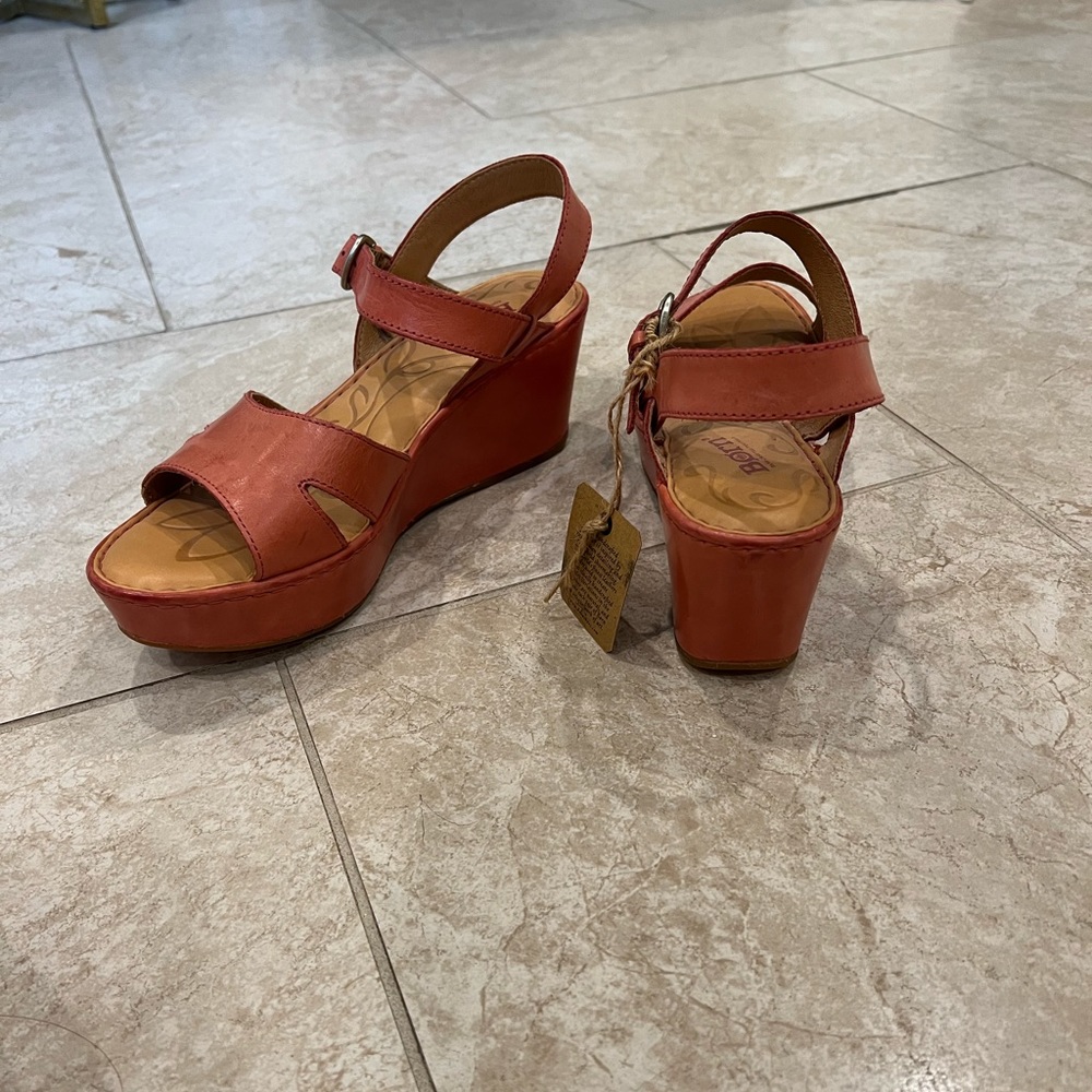 Born blush wedges